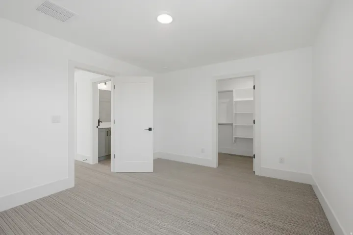 Upper Floor Guest Bed 2