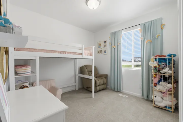 White walls with neutral carpeting