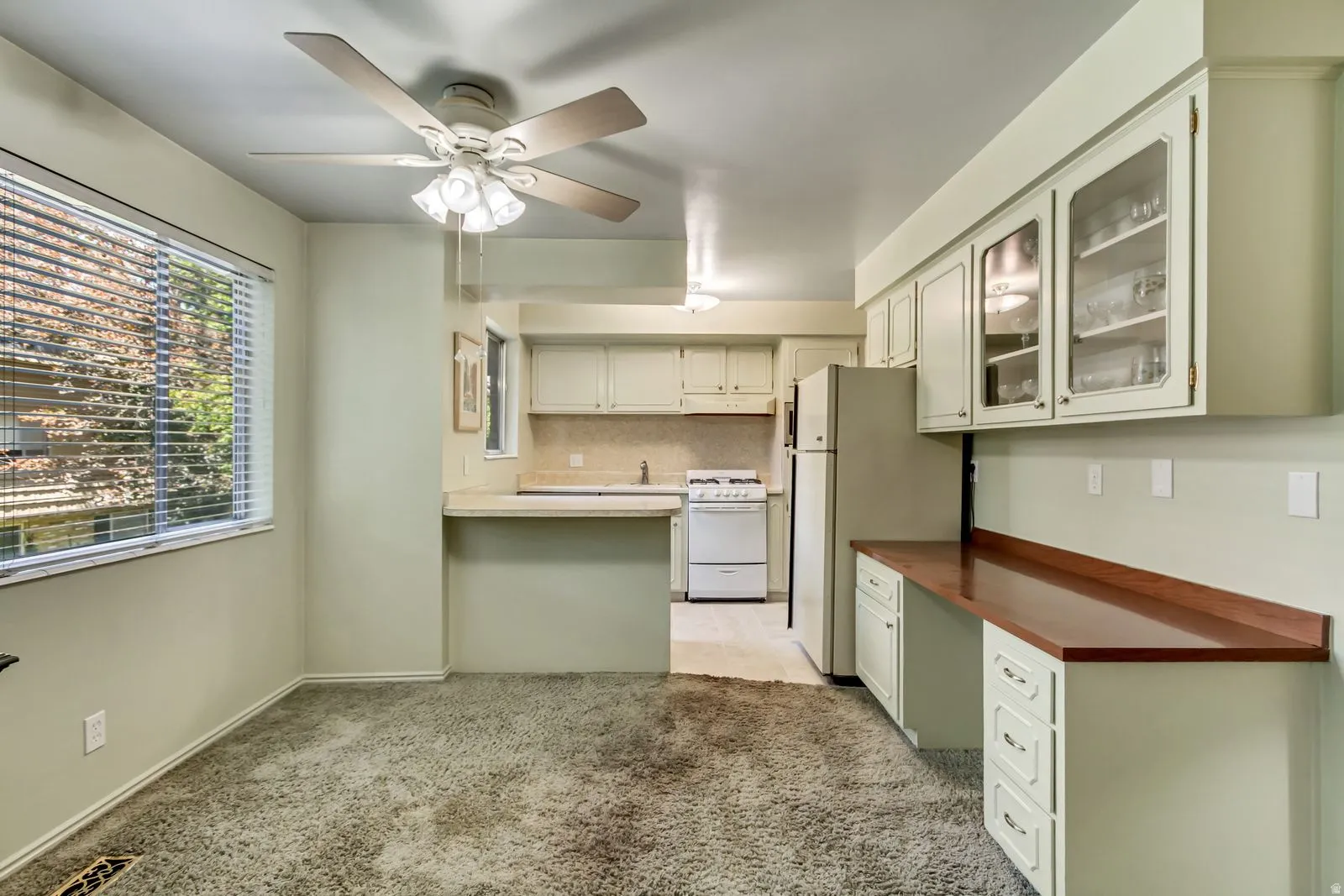 Open-concept dining area featuring a ceiling fan with light fixture