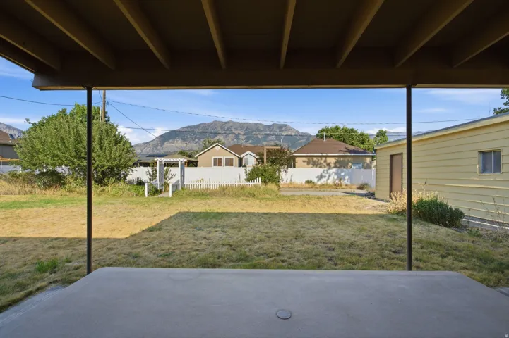 Covered patio with concrete flooring