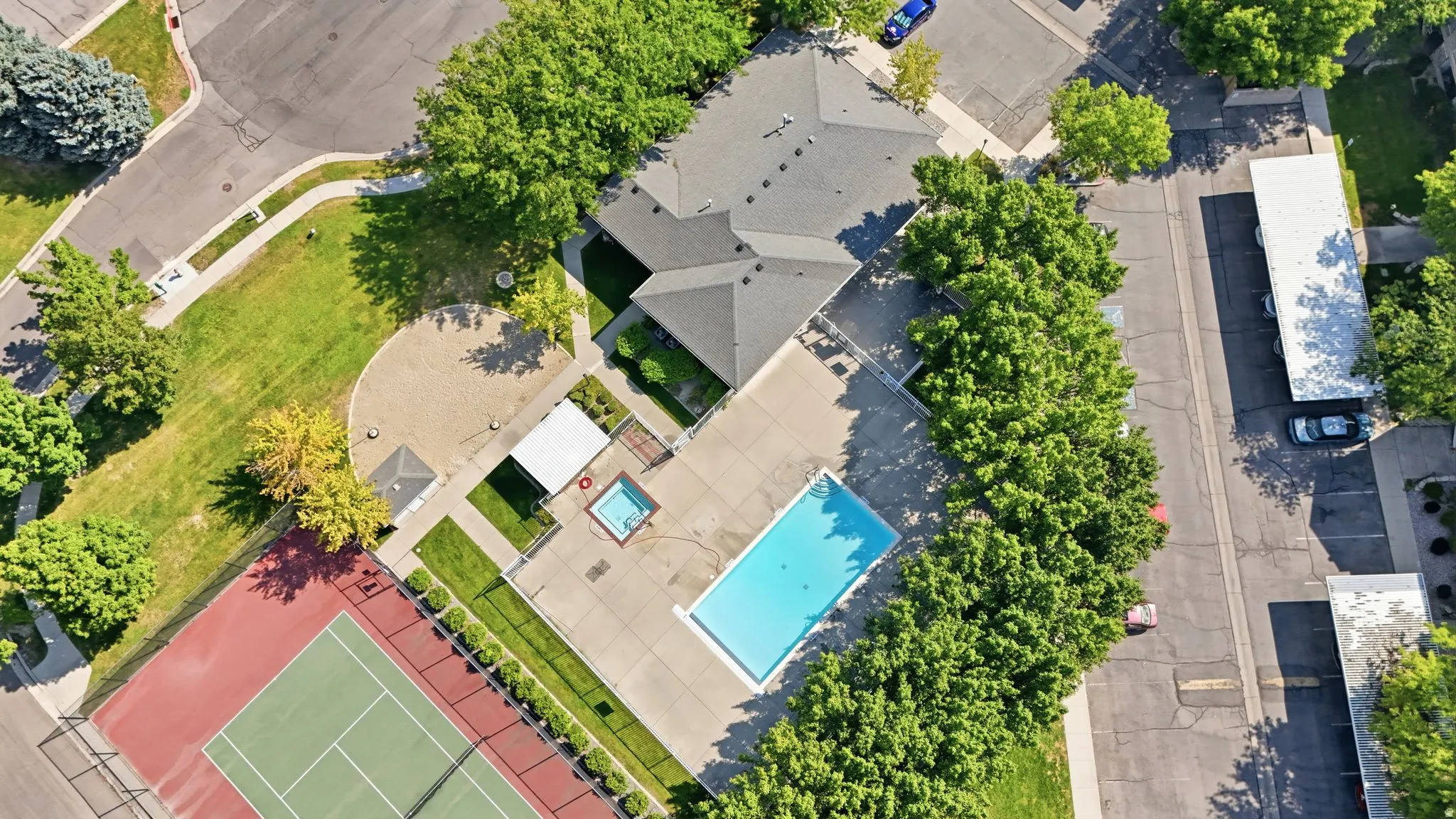 Community amenities featuring a tennis court, swimming pool, and hot tub