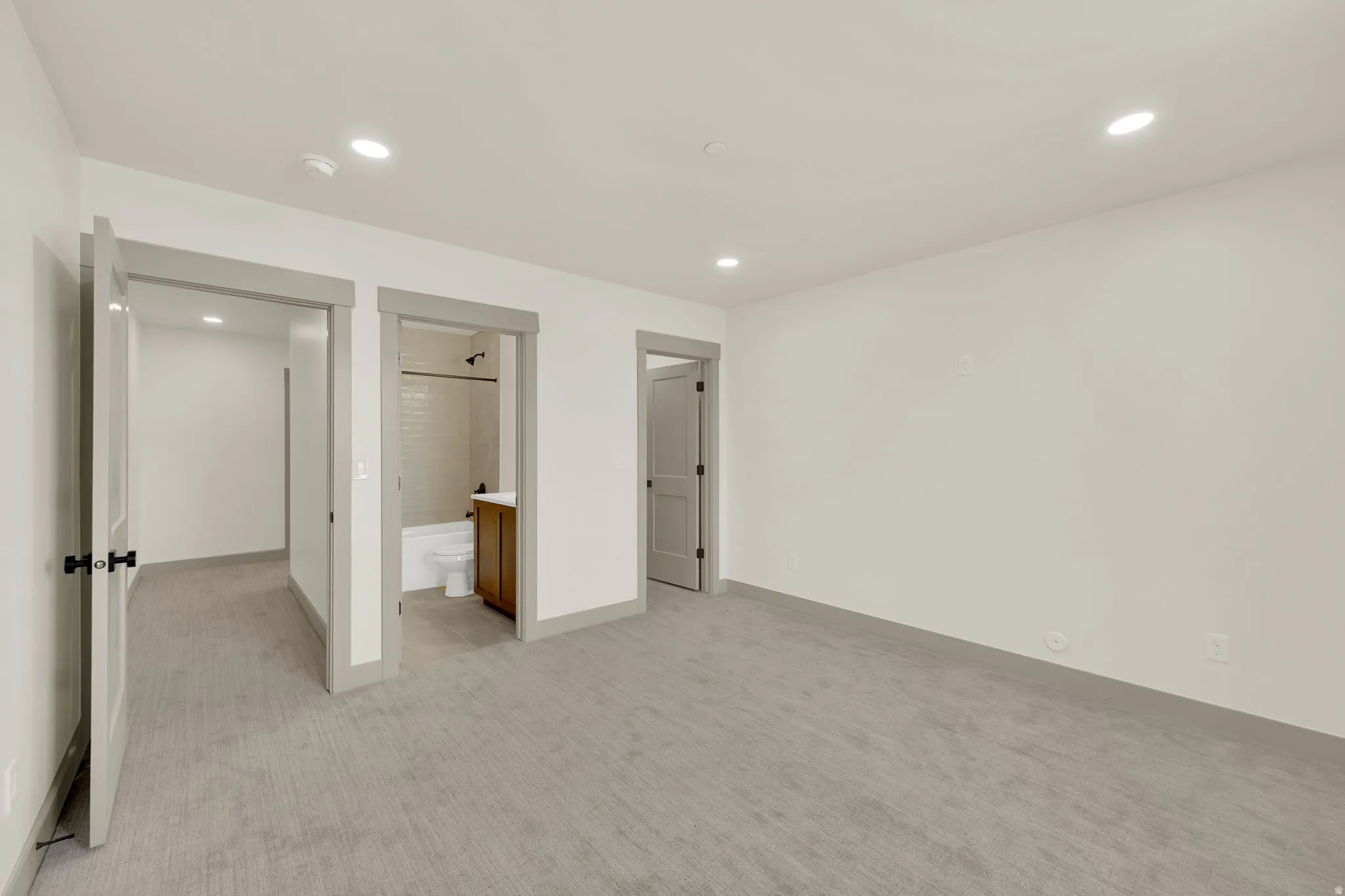 Basement bedroom with full bath and walk-in closet