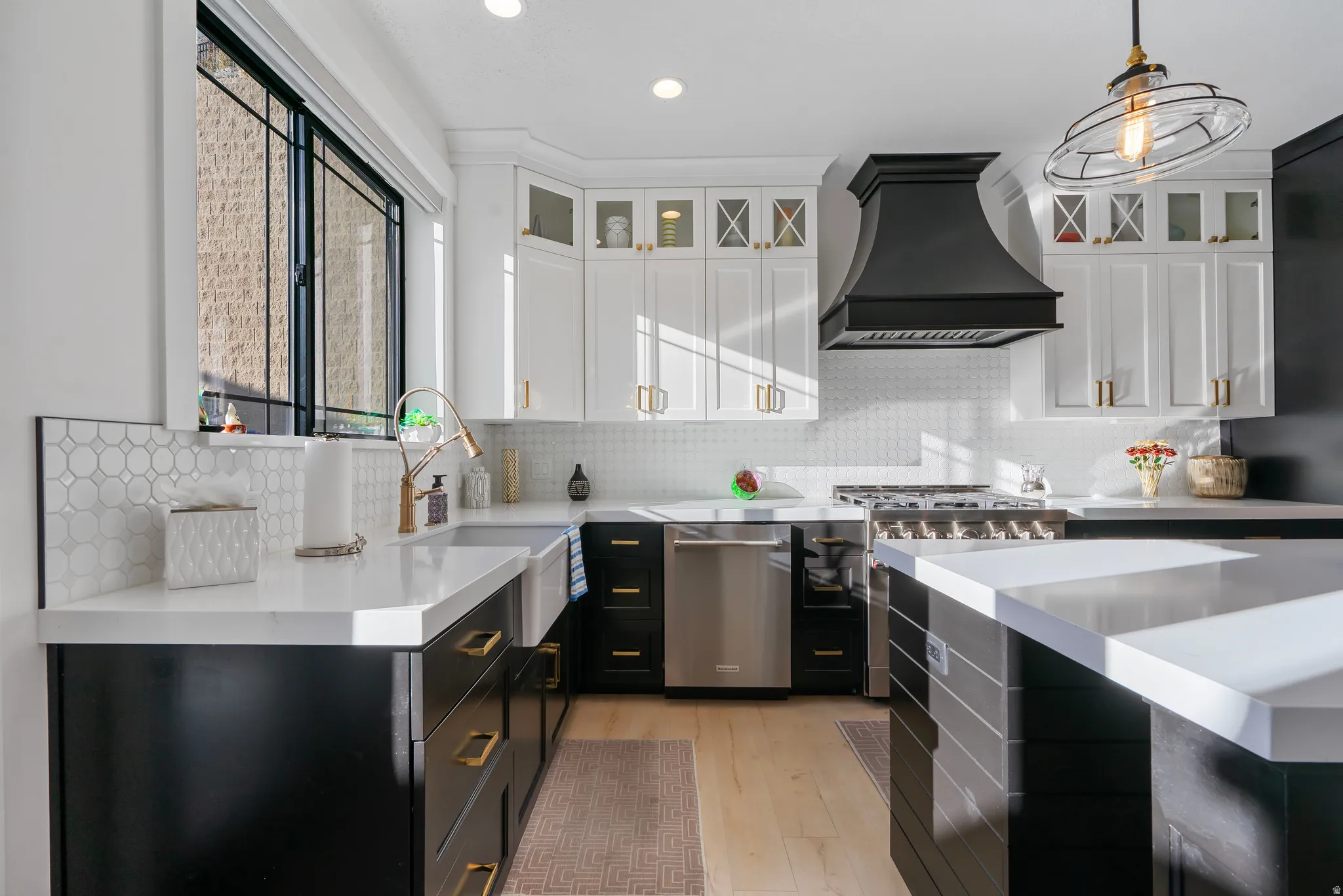 Modern kitchen featuring a two-tone cabinetry design with white upper cabinets and dark lower cabinets