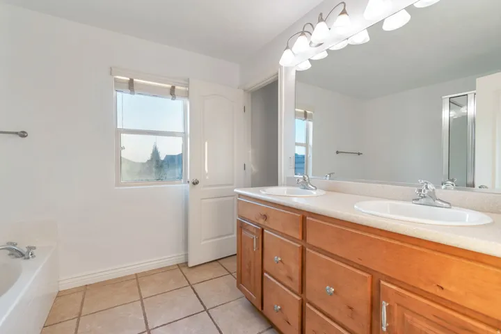 971 S Kays Dr, Kaysville, Utah 84037