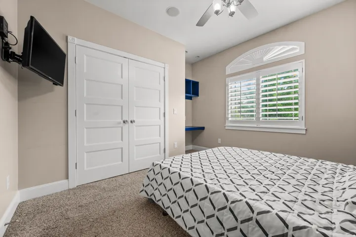 Whether for children, guests, or a hobby room, this space adapts to your lifestyle.