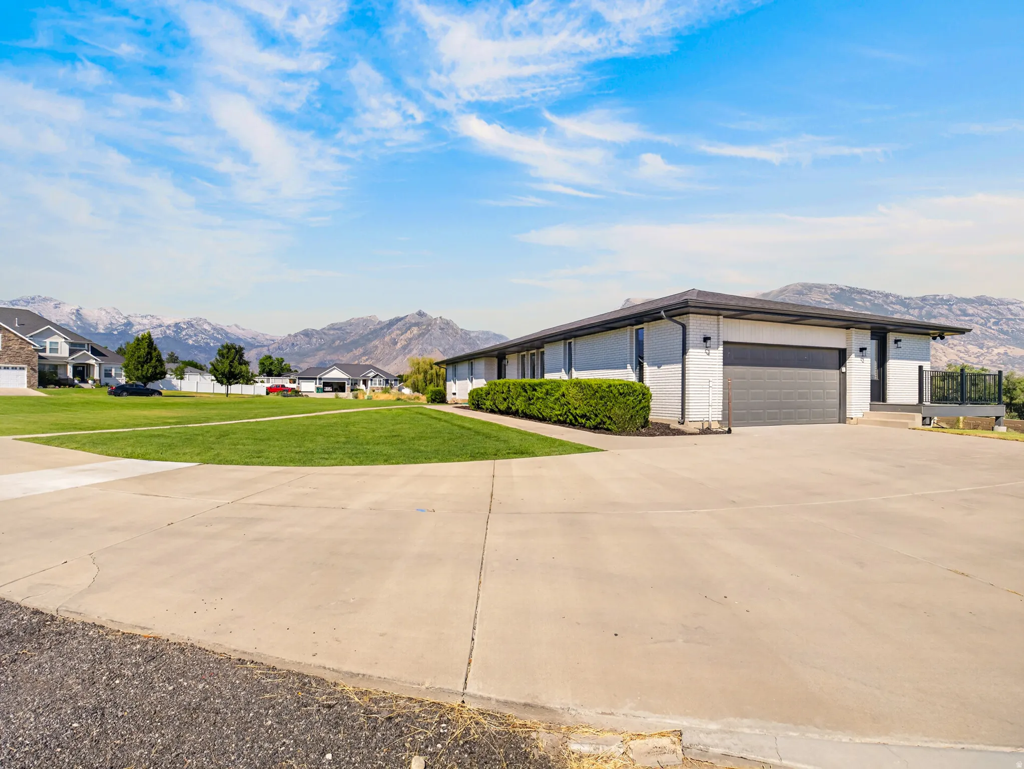 Long driveway provides lots of extra parking