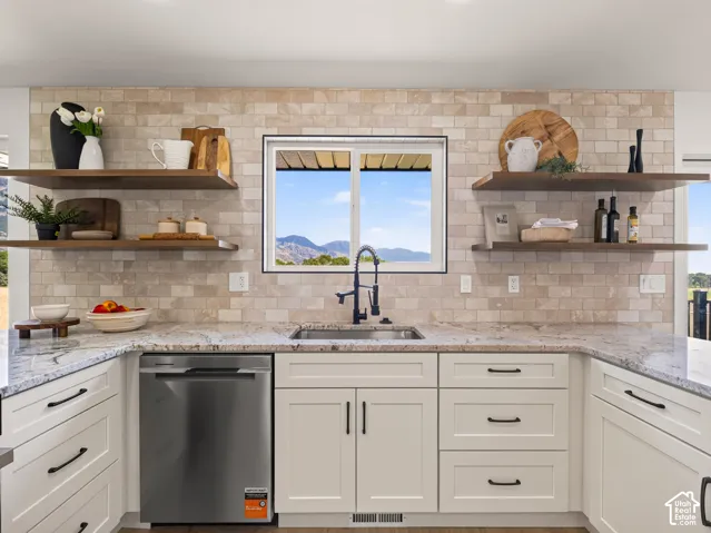 Beautiful marble backsplash