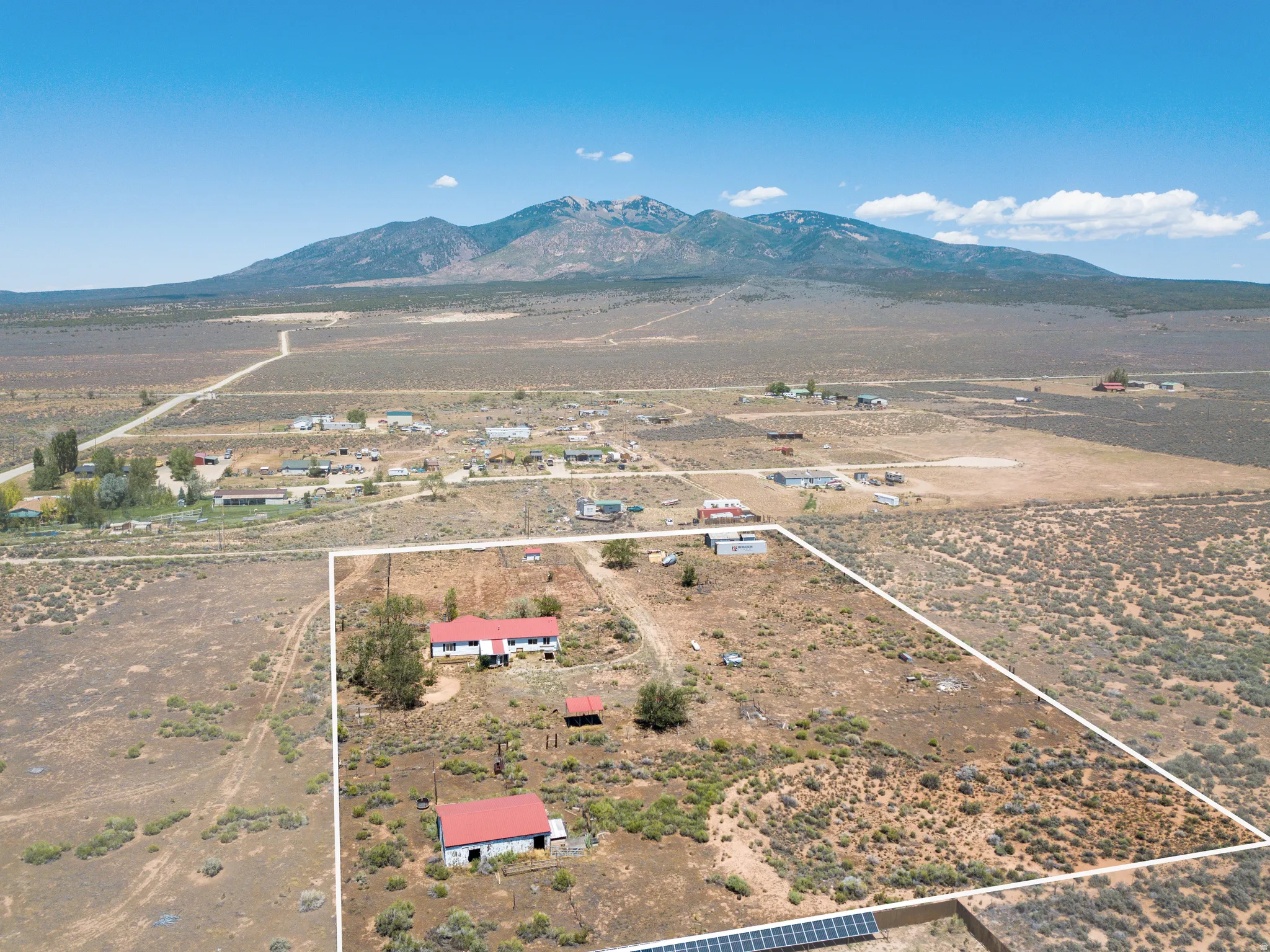 The property boundaries shown are estimates only. A licensed land survey should be obtained to verify exact boundary locations.