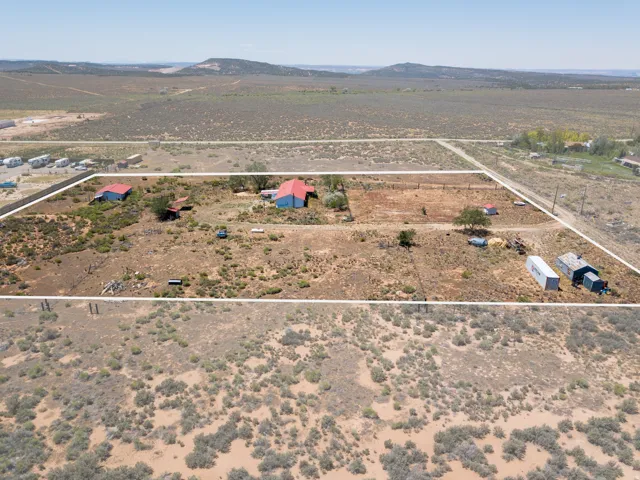 The property boundaries shown are estimates only. A licensed land survey should be obtained to verify exact boundary locations.