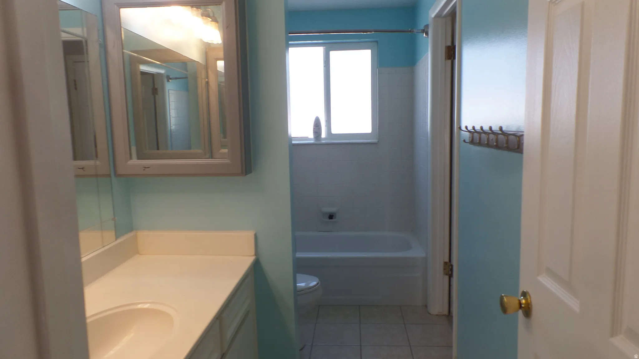 Large Bathroom - Connection to Bedroom # 1
