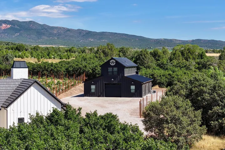 2439 E 1500 S, New Harmony, Utah 84757