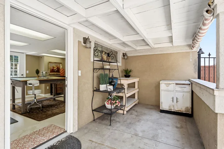 Covered patio bbq area or outdoor kitchen area