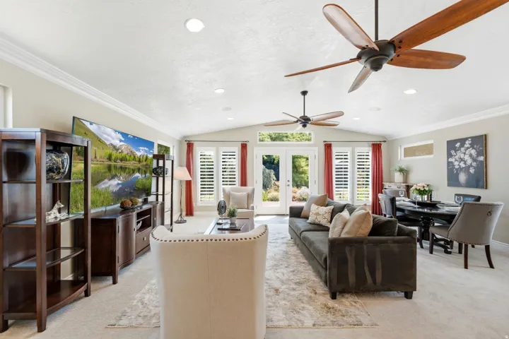 Family room/formal dining