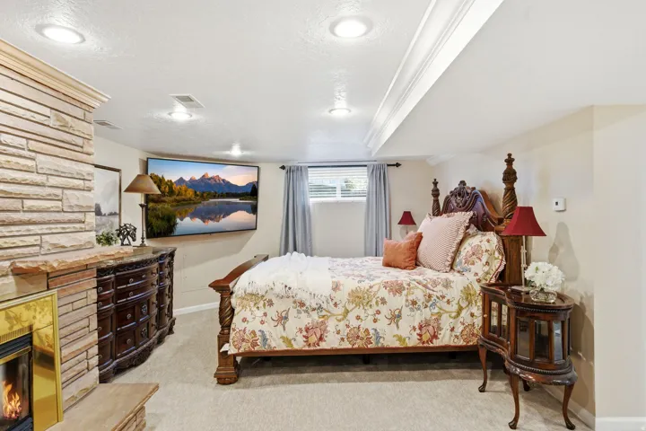 Owners used family room as master bedrooom - gas fireplace