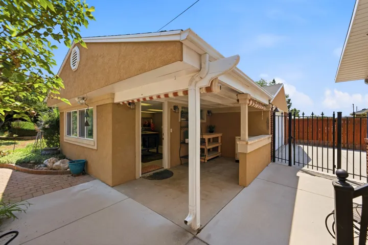 Separate heated/ac studio - 215 sf use as office, gym, studio, craft room