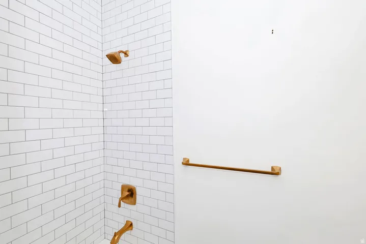 White subway tile shower surround with contrasting grout