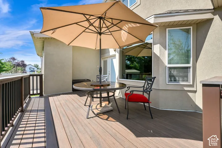 Spacious outdoor deck