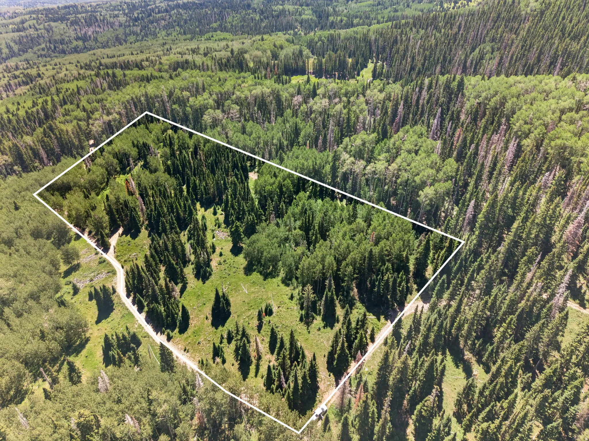 property lines not exact, see onxhunt for more exact corners.