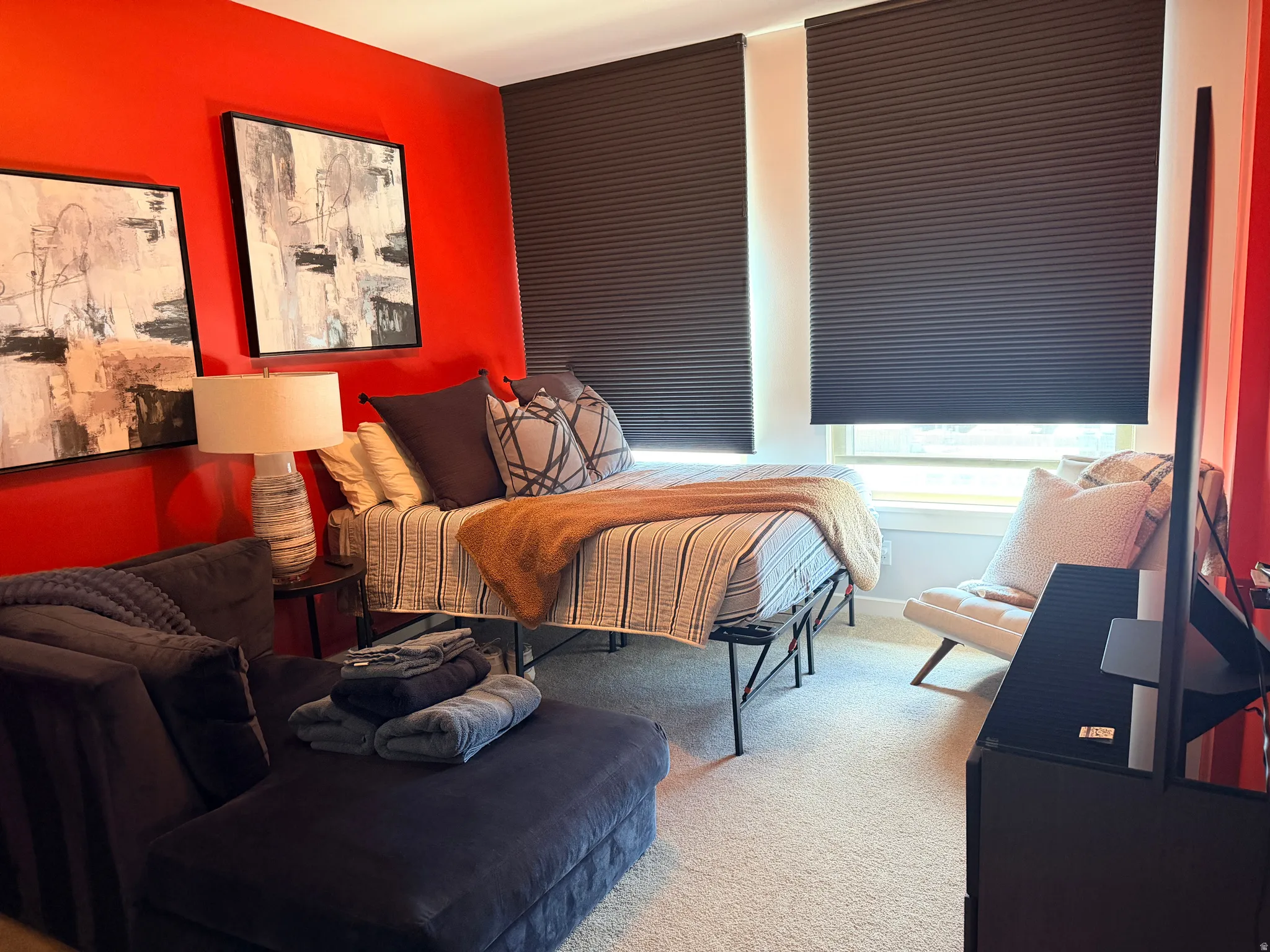 Vibrantly painted walls complement the neutral carpeting