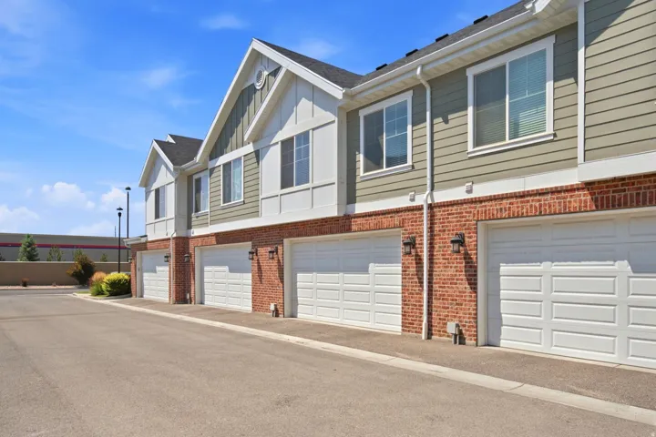 9289 S Castlebury Ct, Sandy, Utah 84094