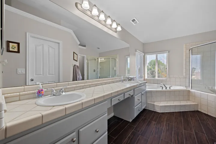 Primary bedroom ensuite bathroom