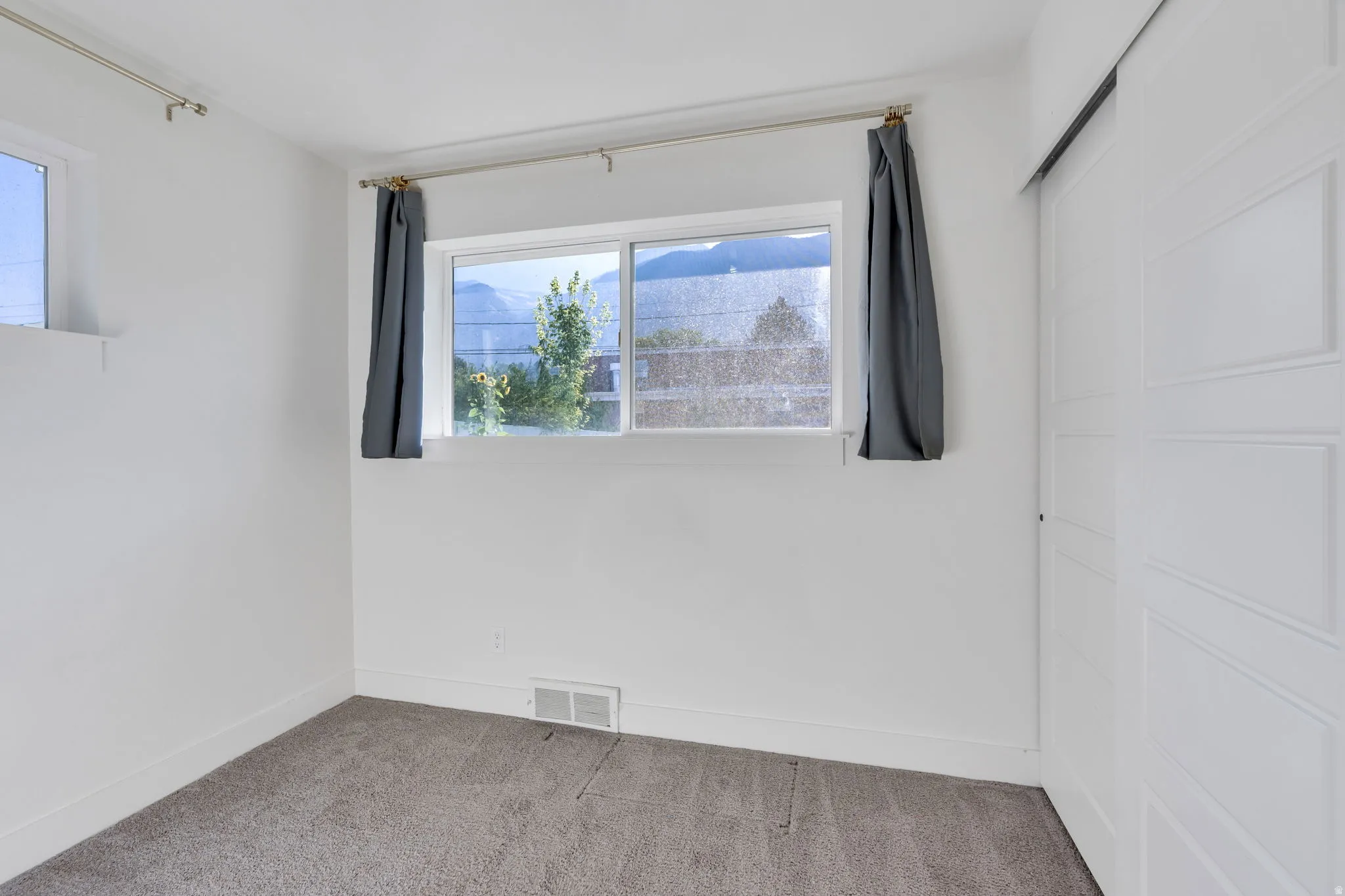 Bright 2nd bedroom