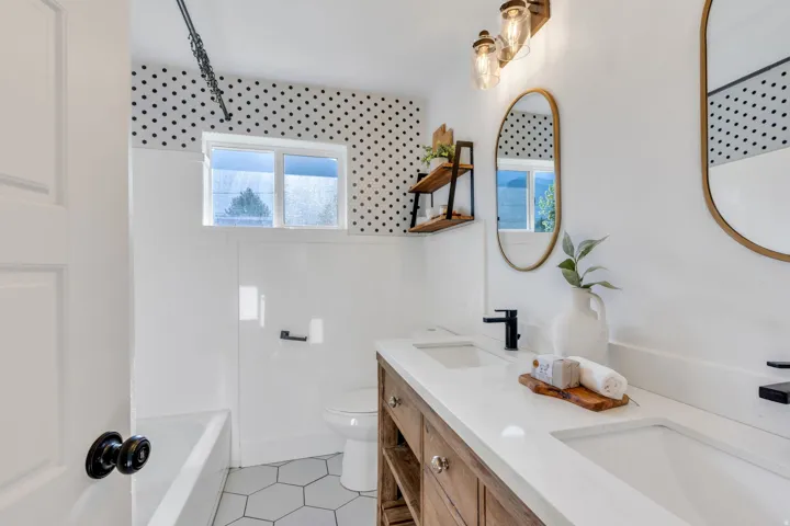 Main family bathroom