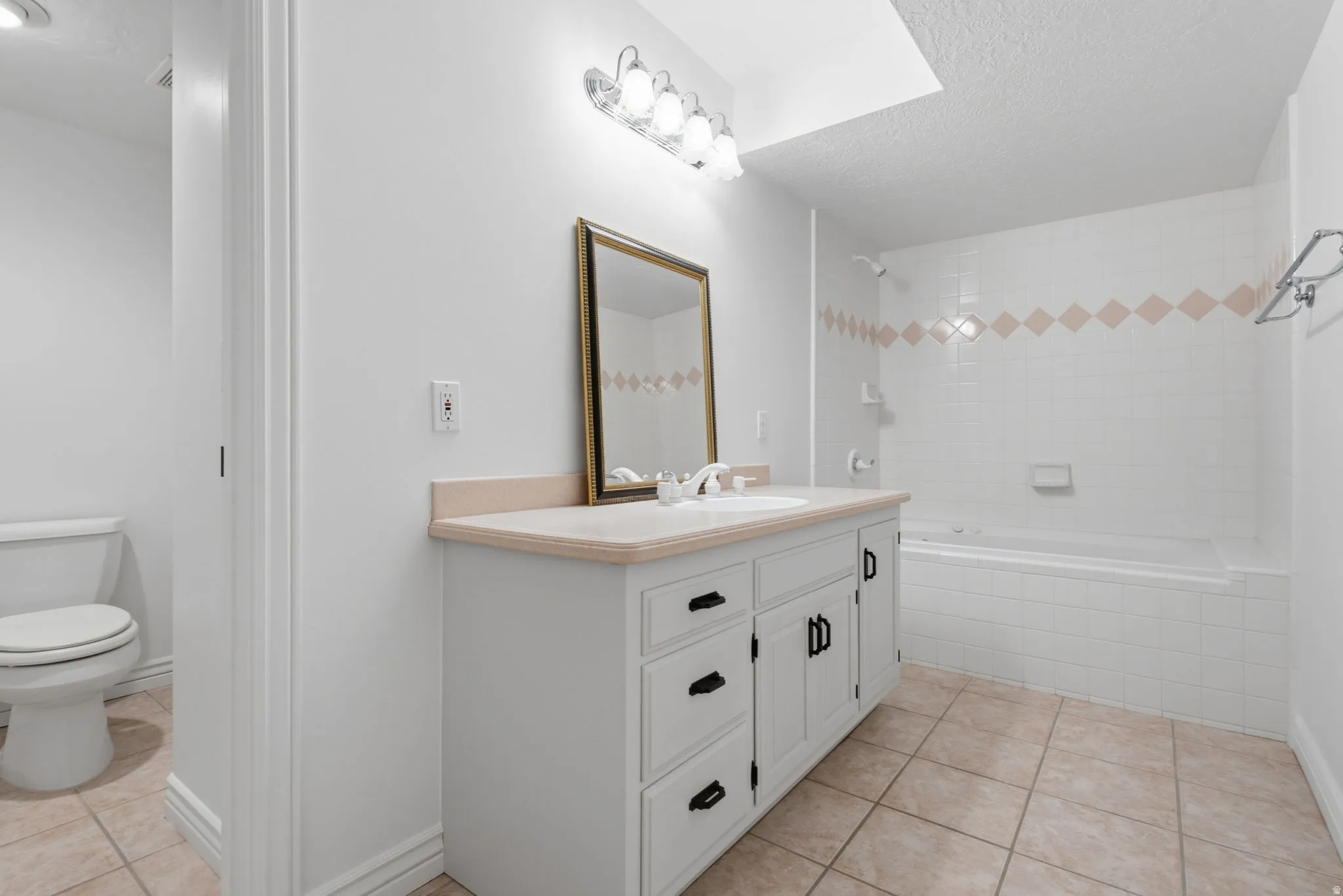Full bathroom featuring a private water closet