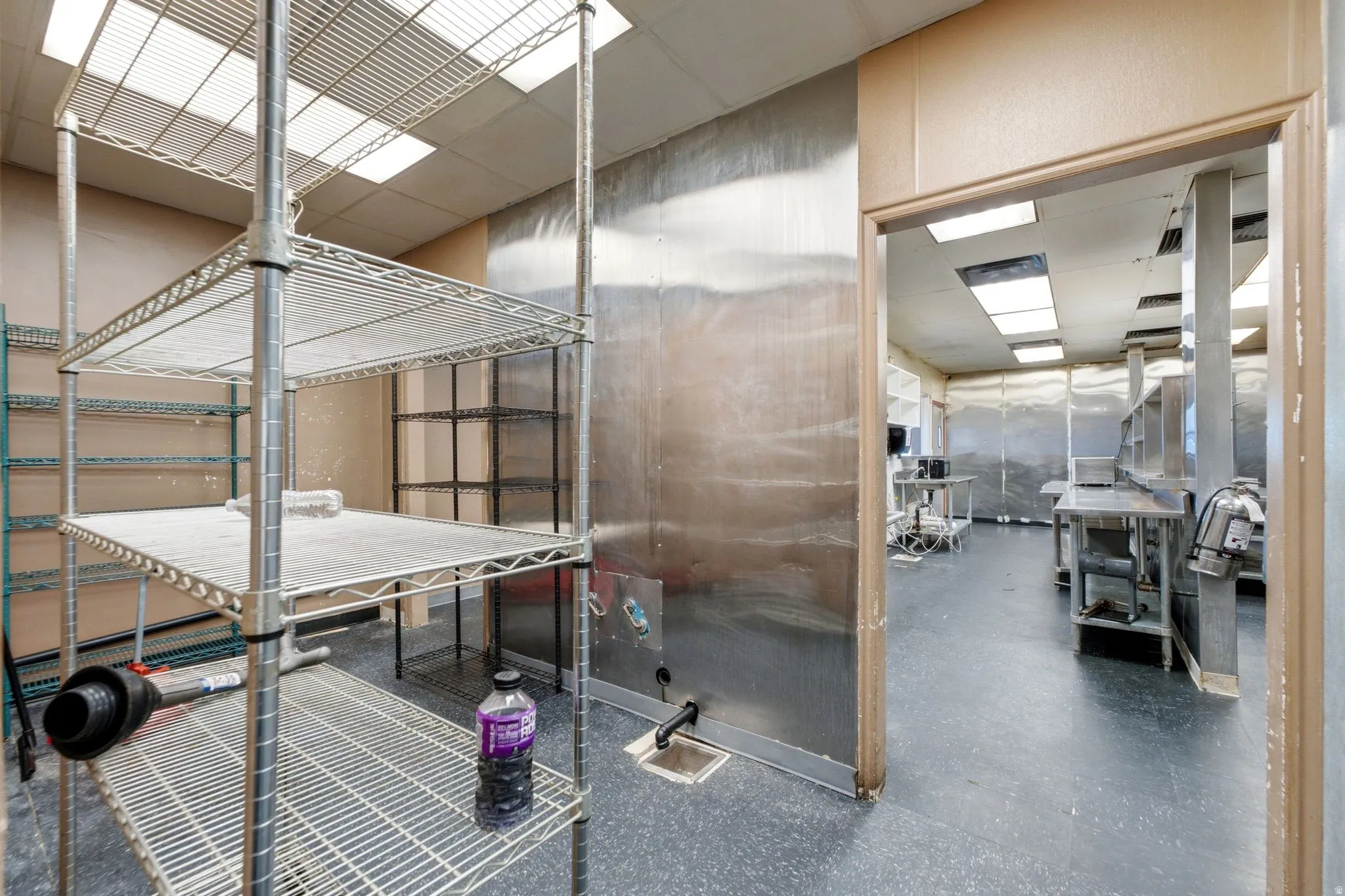 Dedicated dishpit area with entrance to kitchen and expo line