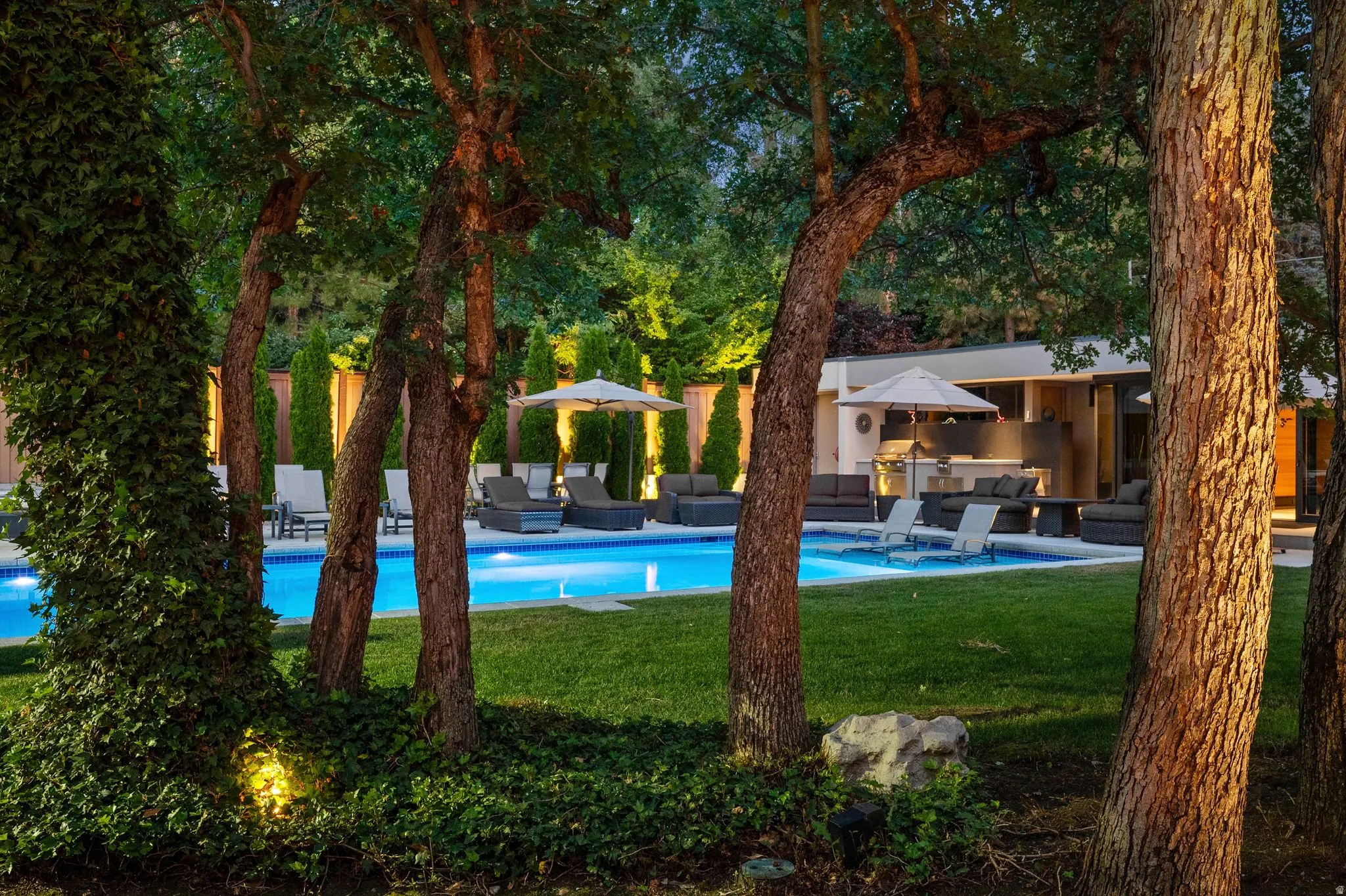 Outdoor swimming pool with integrated lighting