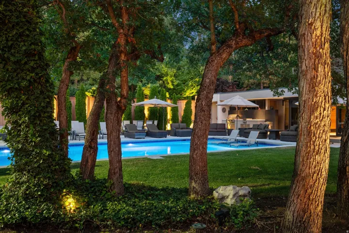 Outdoor swimming pool with integrated lighting