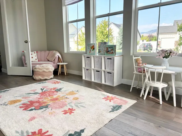 Hardwood-style flooring throughout, complemented by a white storage unit with cubbies