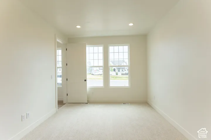 Main level Primary bedroom