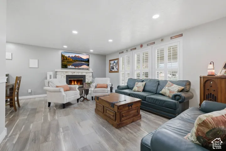 engineered hardwood floors, bose speakers