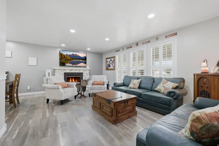 106 W 575 N, Kaysville, Utah 84037