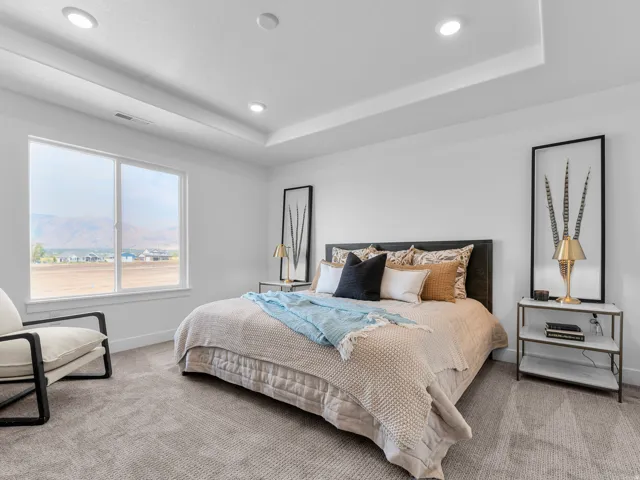 Tray ceiling with recessed lighting