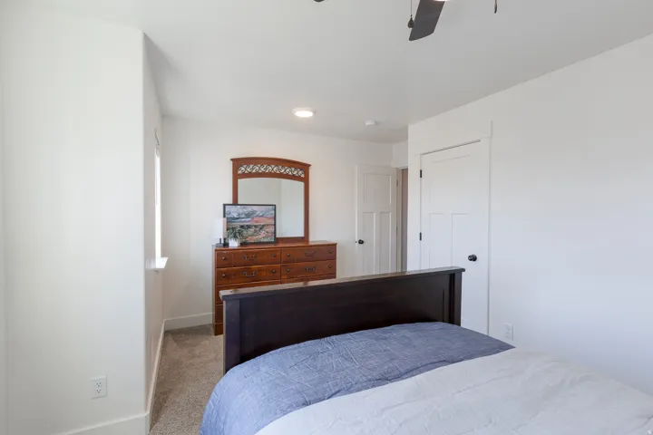 Recessed ceiling lighting, ceiling fan, neutral wall tones, and carpeted flooring