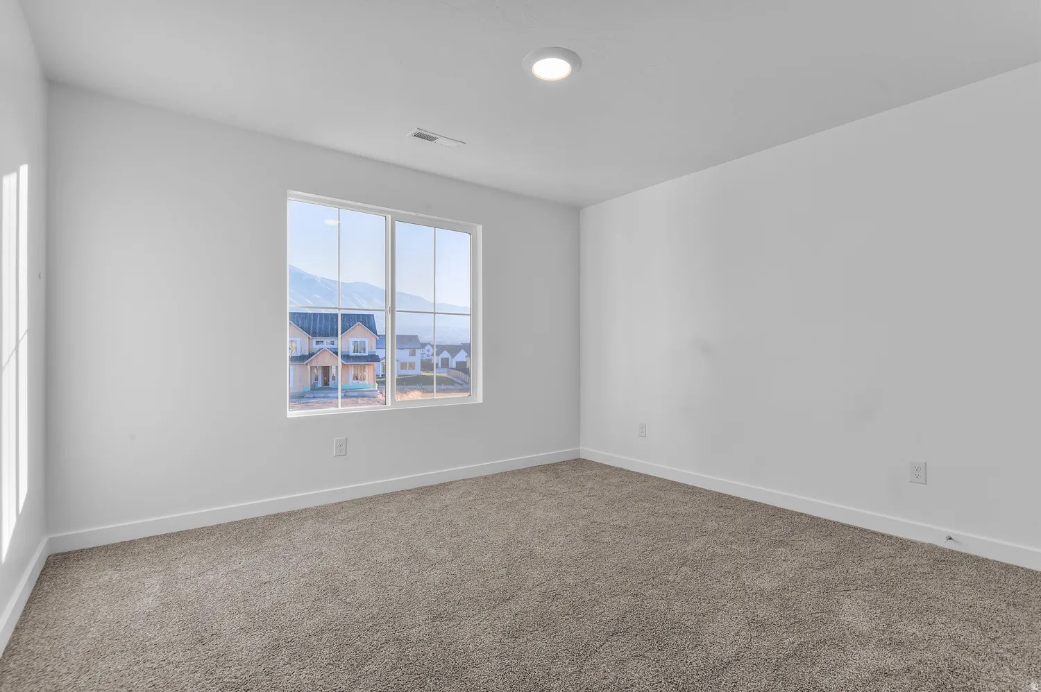 Picture of a Model Gardner. Not of current listing.