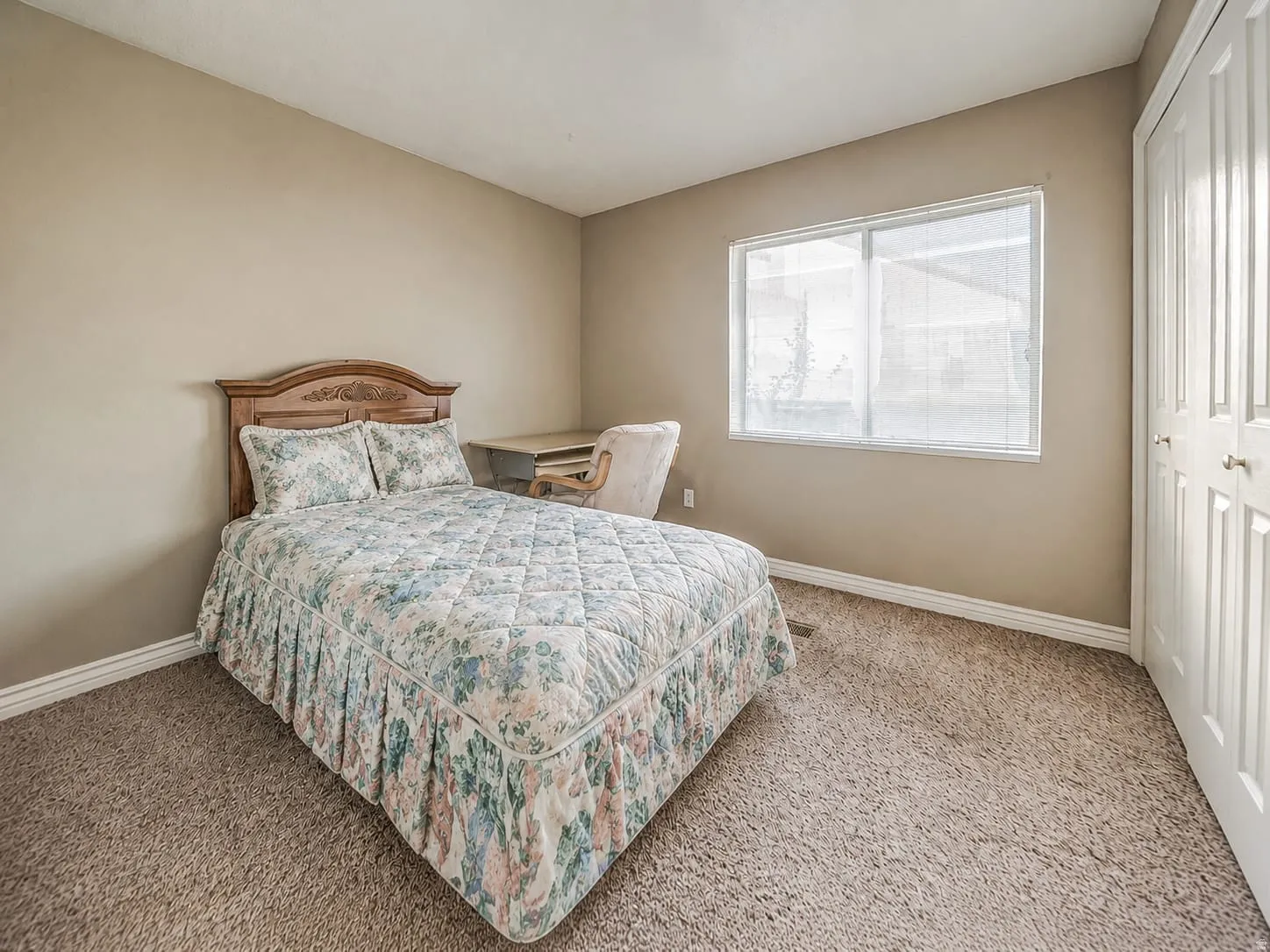 Neutral-toned walls complement the textured carpet flooring