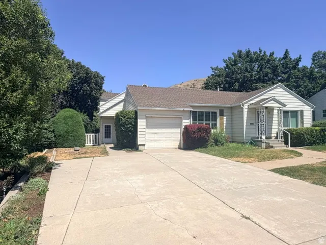 Large driveway for extra parking or RV.