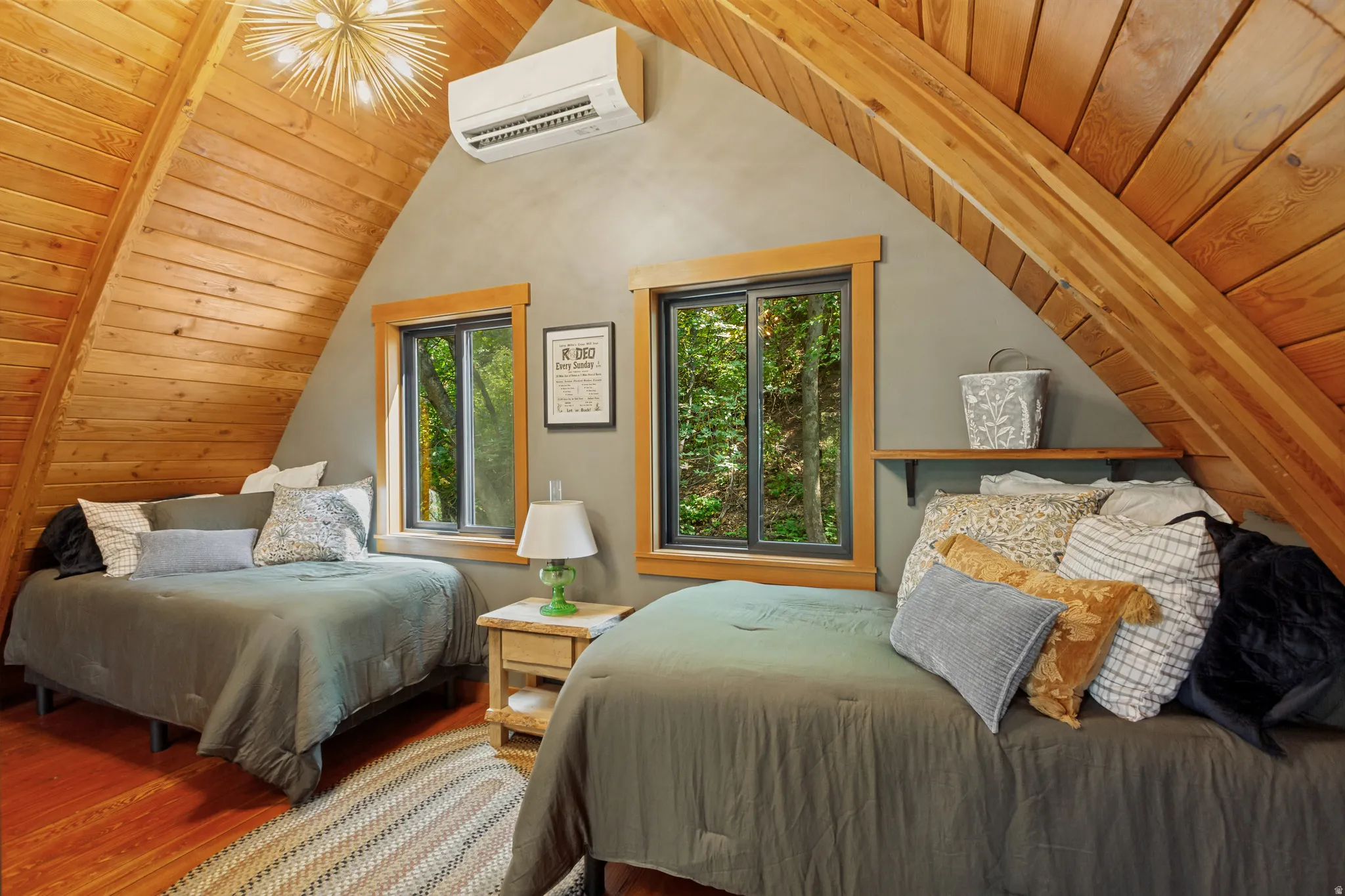 Second bed area, could be configured for more sleepers