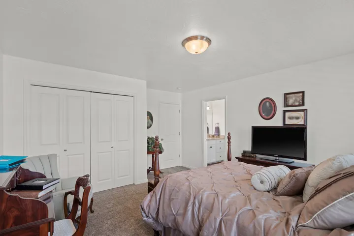 Recessed ceiling light fixture, white walls, and neutral carpet flooring