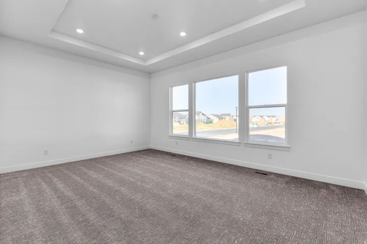 Tray ceiling with recessed lighting