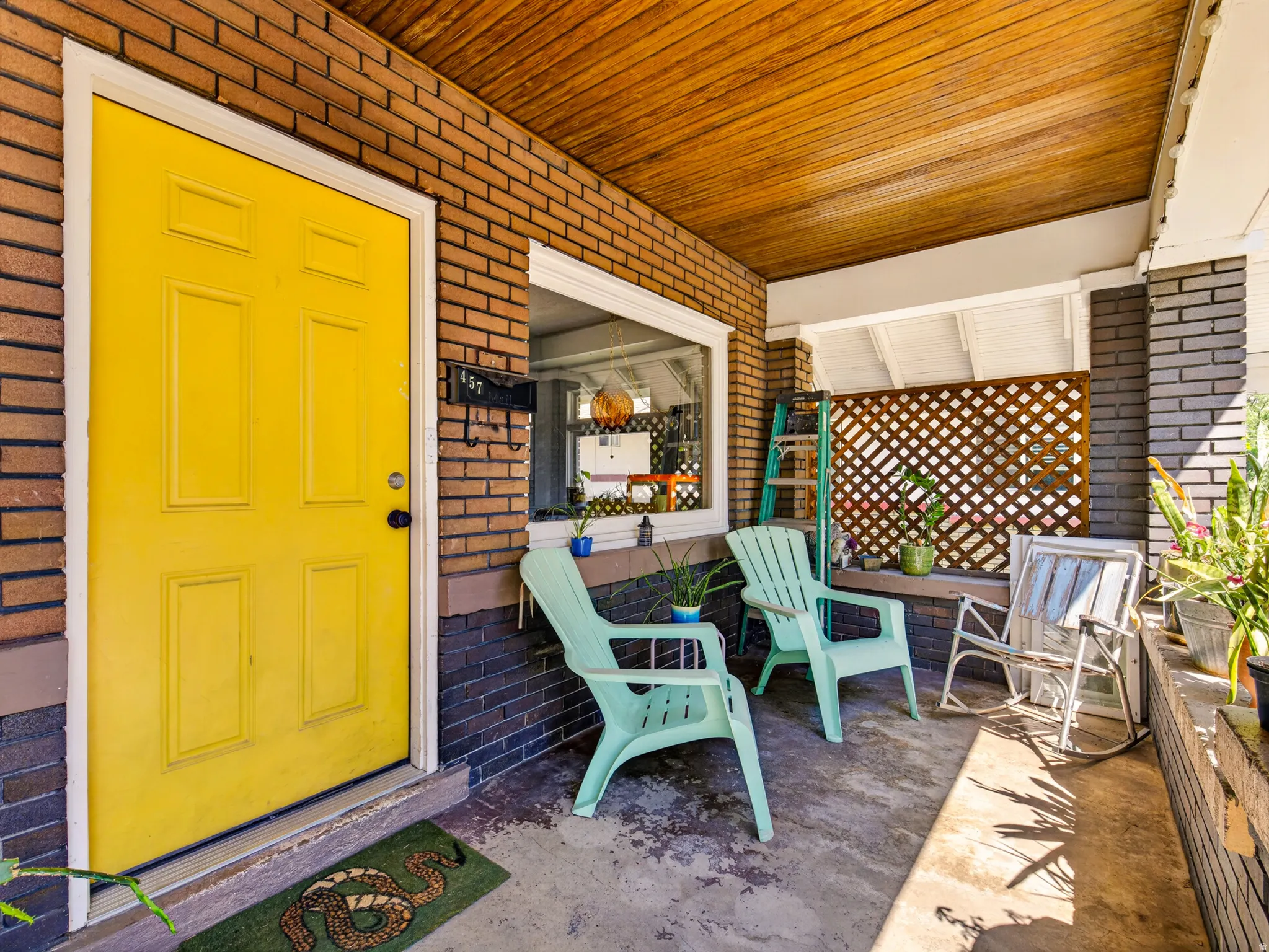 Cheerful front entry