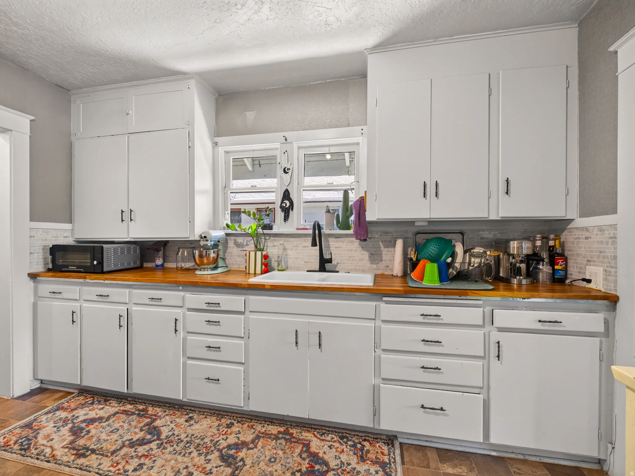 Modern farmhouse kitchen