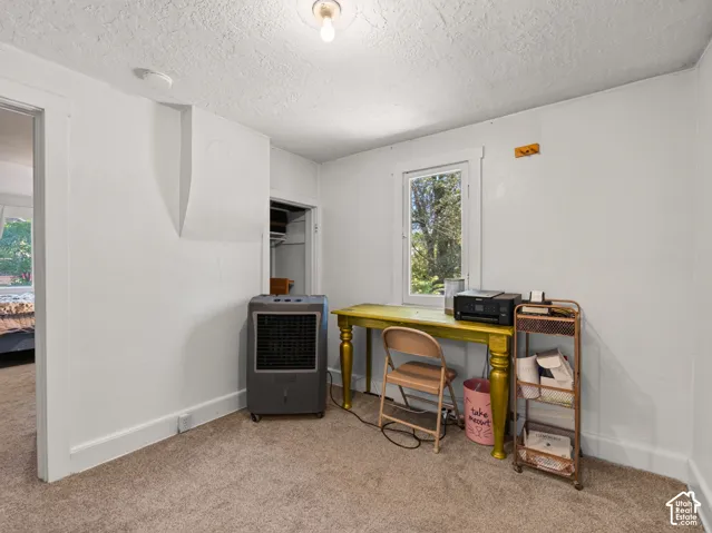 Great space for another bedroom or office