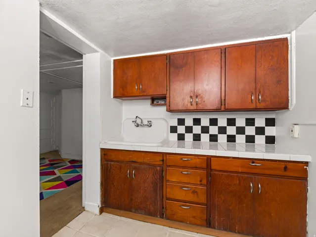 Full kitchenette