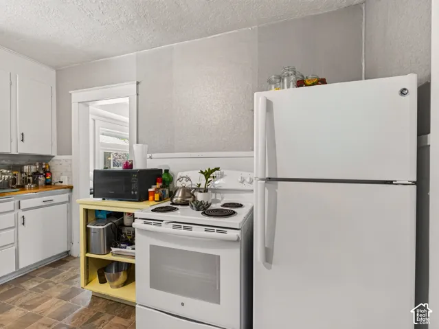 Space for full fridge and range