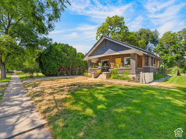 Charming brick cottage with expansive lawn