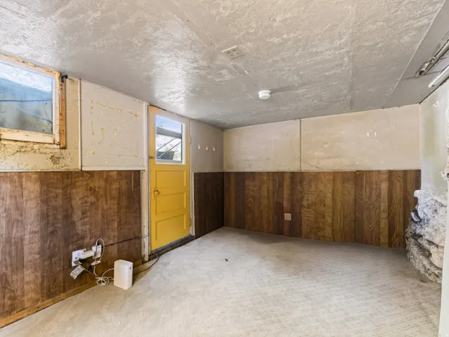 Spacious garage